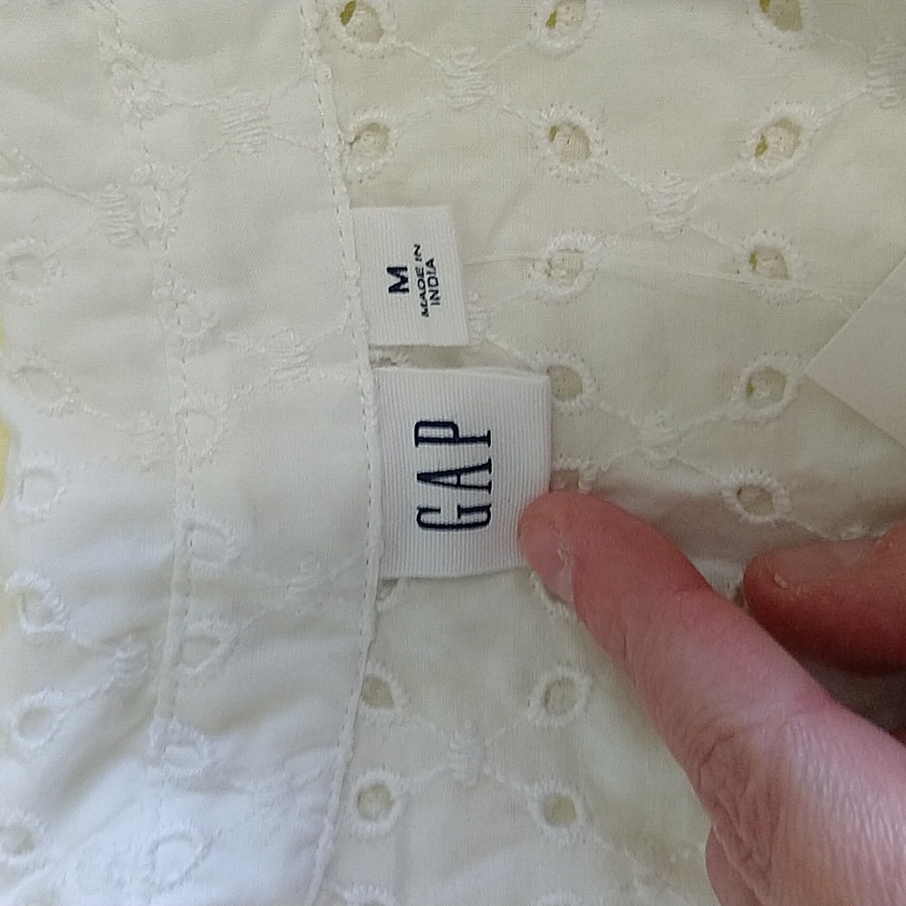🆕 GAP White Eyelet Blouse - Picture 9 of 11